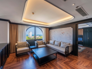 Grand Suite: 69m² (view thành phố/biển)