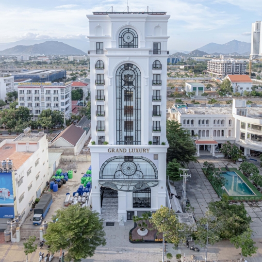 Tổng quan Grand Luxury Hotel