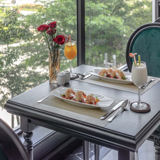 Tiệc đôi Grand Luxury Hotel