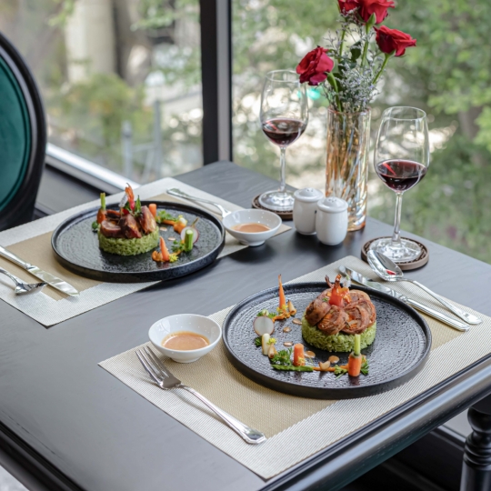 Tiệc đôi Grand Luxury Hotel