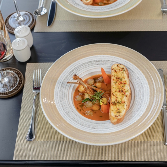 Tiệc đôi Grand Luxury Hotel