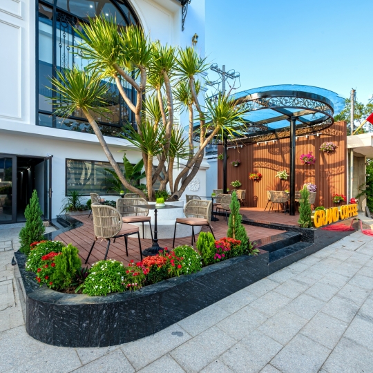 Tổng quan Grand Luxury Hotel