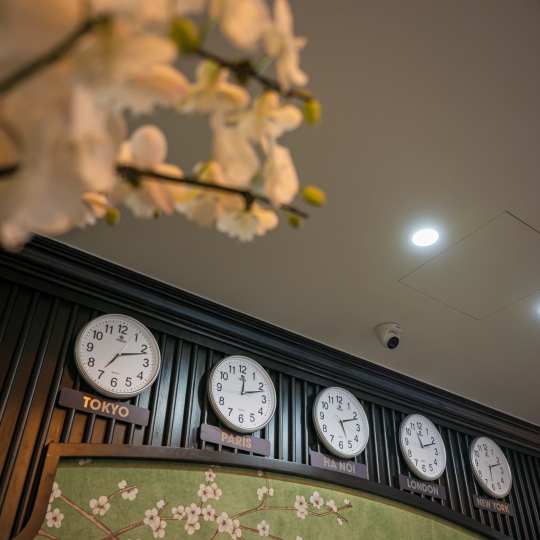 Lễ tân Grand Luxury Hotel