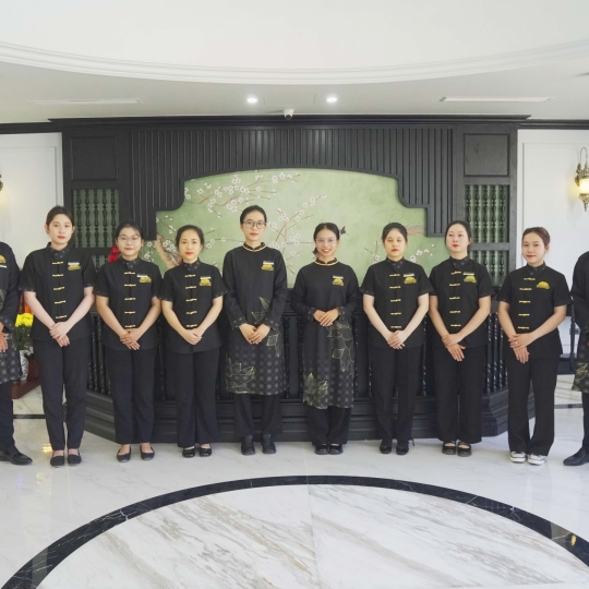Đội ngũ Grand Luxury Hotel
