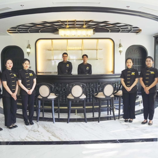 Đội ngũ Grand Luxury Hotel