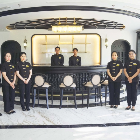 Đội ngũ Grand Luxury Hotel