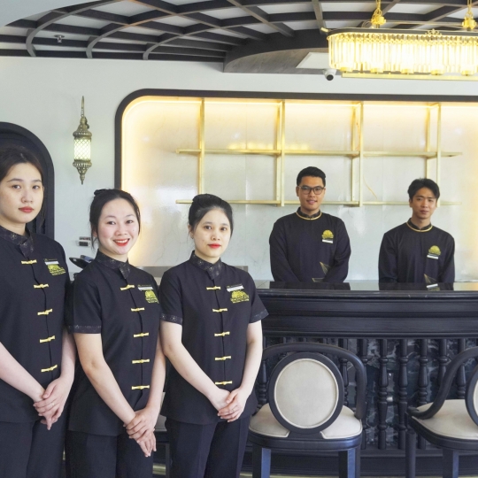 Đội ngũ Grand Luxury Hotel