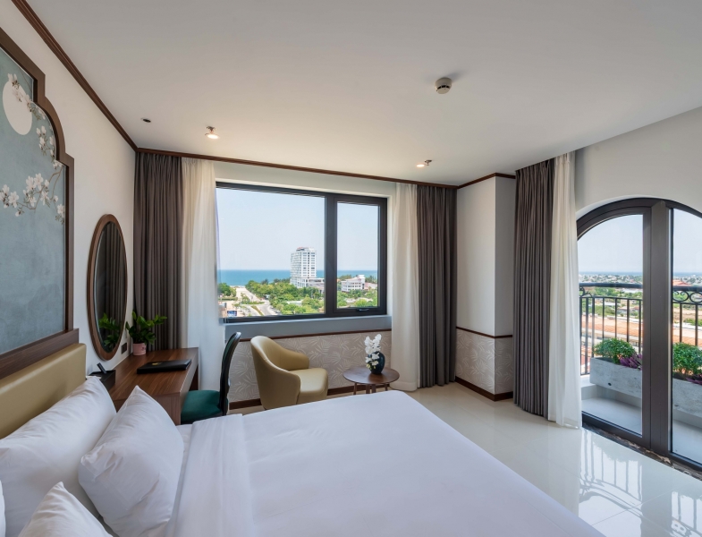 Premium Balcony: diện tích  25m² (ban công, view biển và thành phố)