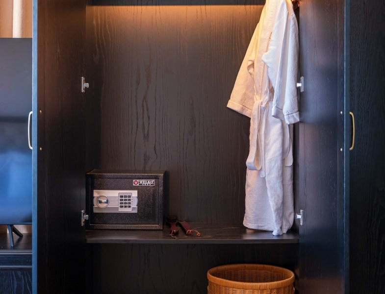 Premium Skyline: 38m² (view thành phố/biển)